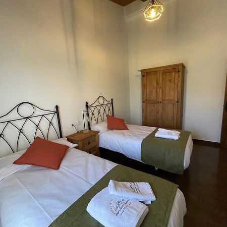 APARTAMENTOS RURALES DOÑA JIMENA DEL AMBROZ 4 Estrellas complejo único en el centro del pueblo Hervás Exterior foto