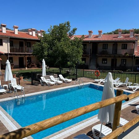 APARTAMENTOS RURALES DOÑA JIMENA DEL AMBROZ 4 Estrellas complejo único en el centro del pueblo Hervás Exterior foto