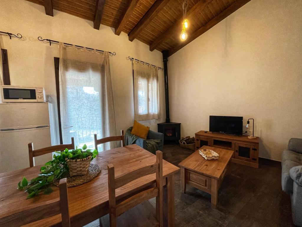APARTAMENTOS RURALES DOÑA JIMENA DEL AMBROZ 4 Estrellas complejo único en el centro del pueblo Hervás Exterior foto