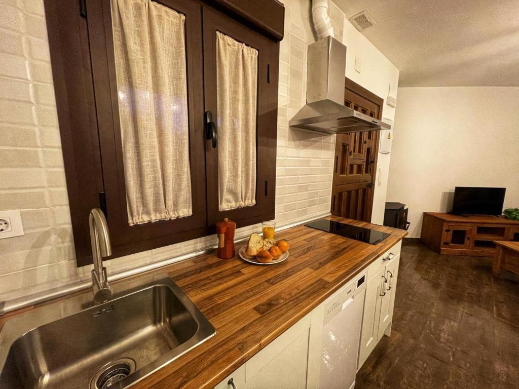 APARTAMENTOS RURALES DOÑA JIMENA DEL AMBROZ 4 Estrellas complejo único en el centro del pueblo Hervás Exterior foto