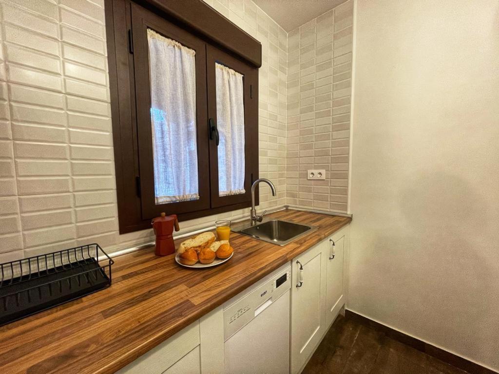 APARTAMENTOS RURALES DOÑA JIMENA DEL AMBROZ 4 Estrellas complejo único en el centro del pueblo Hervás Exterior foto