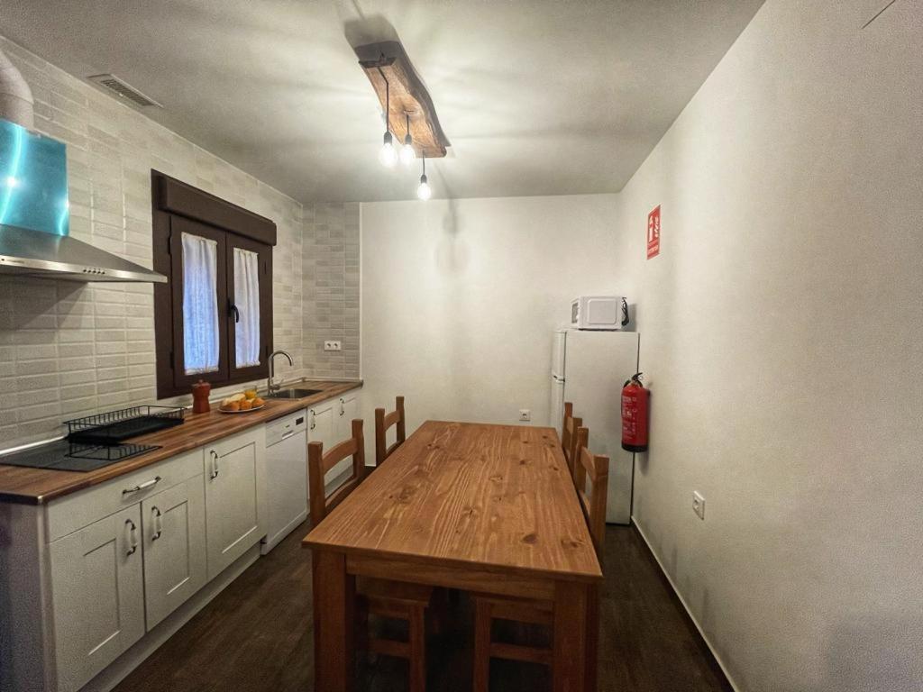 APARTAMENTOS RURALES DOÑA JIMENA DEL AMBROZ 4 Estrellas complejo único en el centro del pueblo Hervás Exterior foto