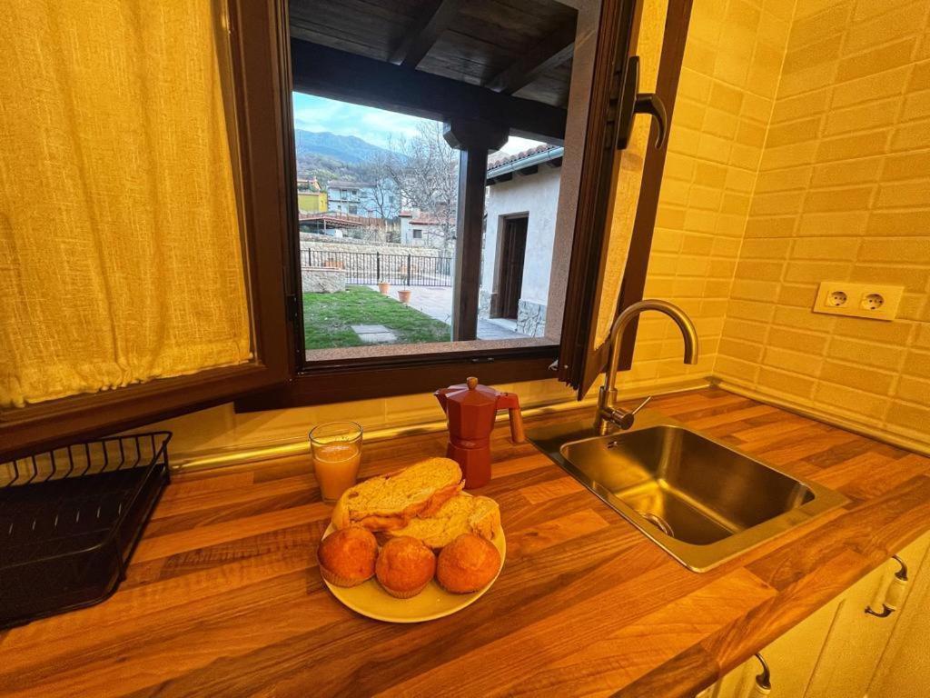 APARTAMENTOS RURALES DOÑA JIMENA DEL AMBROZ 4 Estrellas complejo único en el centro del pueblo Hervás Exterior foto
