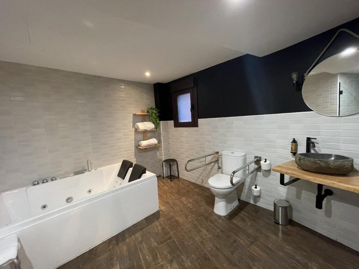APARTAMENTOS RURALES DOÑA JIMENA DEL AMBROZ 4 Estrellas complejo único en el centro del pueblo Hervás Exterior foto